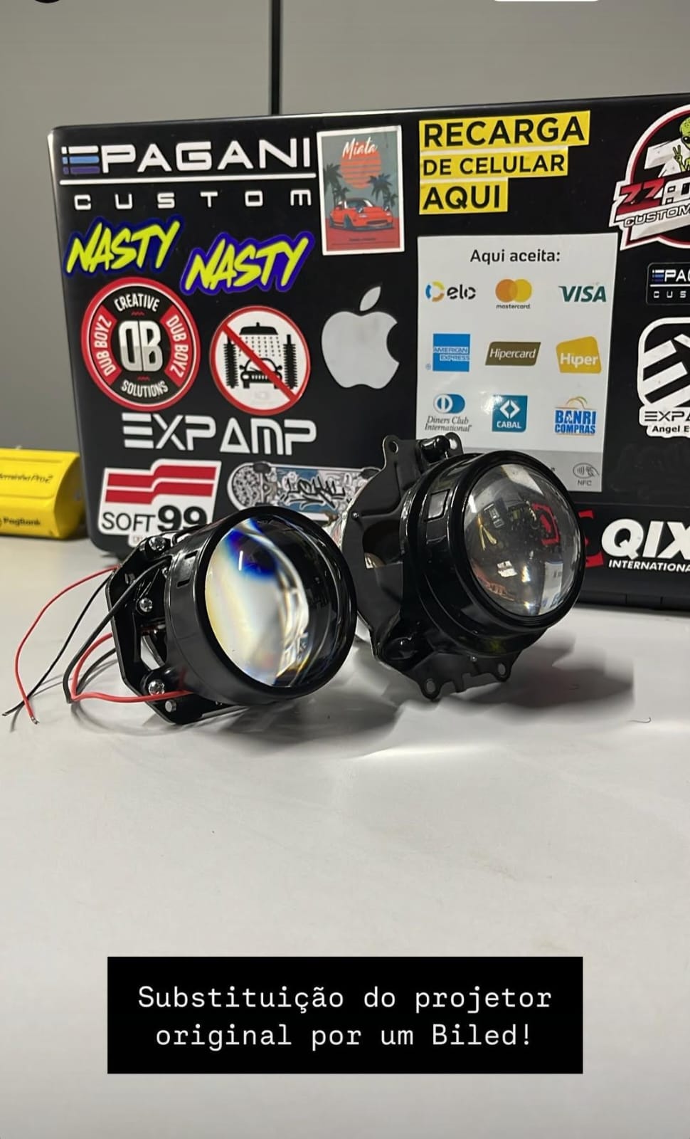 Peça e Projetor Bi-LED premium desmontados para instalação personalizada
